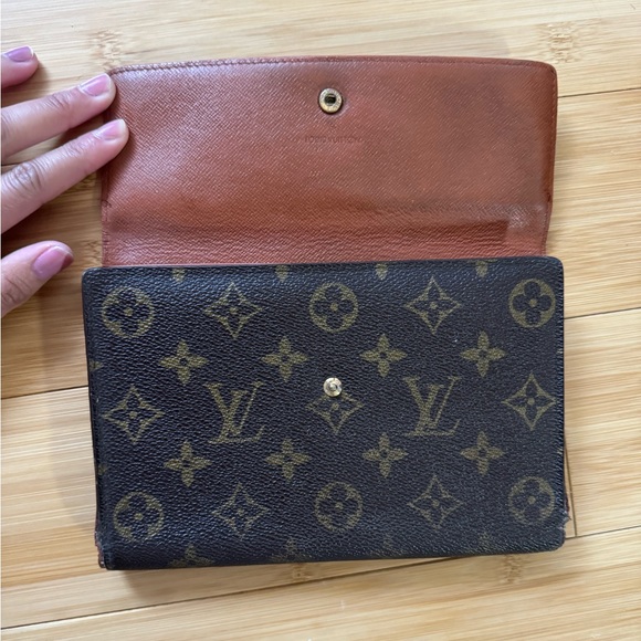 Louis Vuitton Passport pochette Big size Trifold compact wallet - Picture 2 of 8